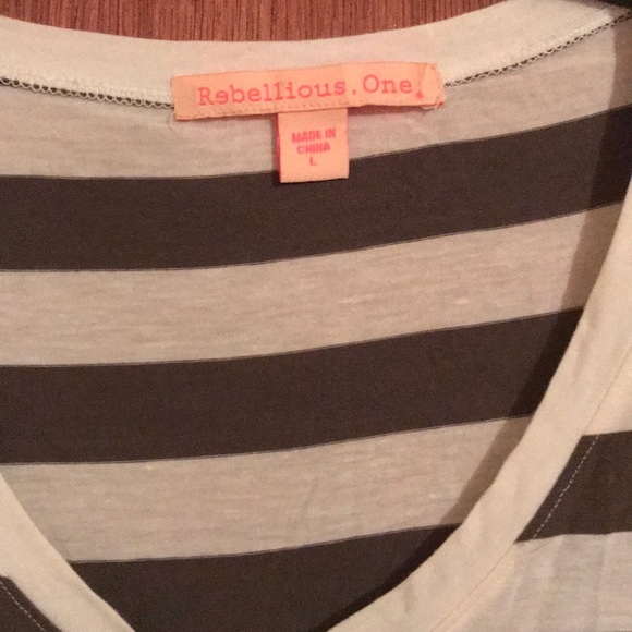 V Neck Tee - Picture 2 of 4